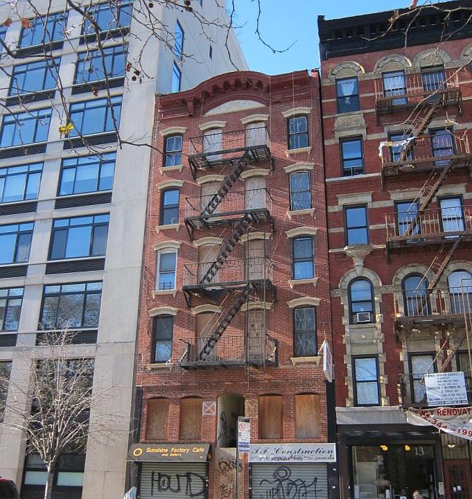 1st image of 11 Essex St APT 1