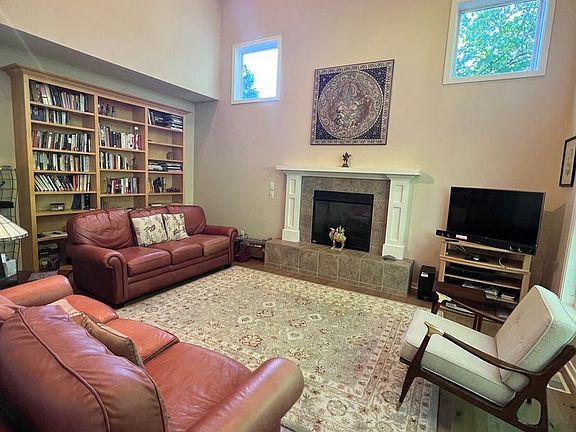 4th image of 3315 Falcon Ridge Ct NE