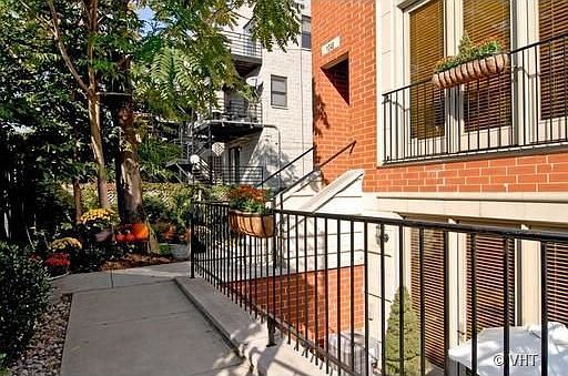 2nd image of 1048 N Paulina St APT 1F