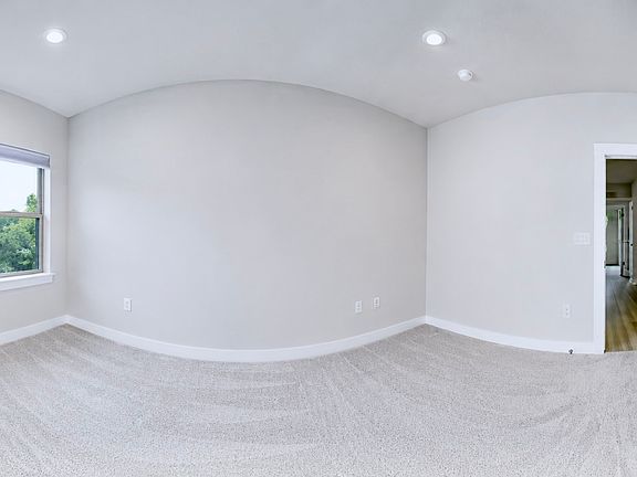 4th image of 14153 Slate St