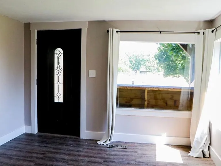 1002 NE C St — Photo 10