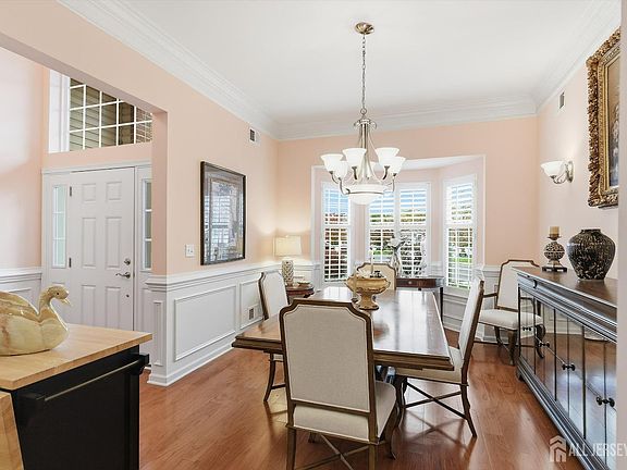 5th image of 10 Iverness Ct
