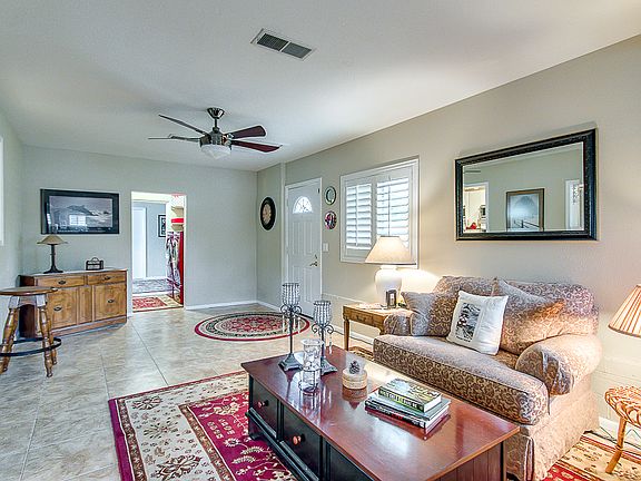 5th image of 434 N Olive