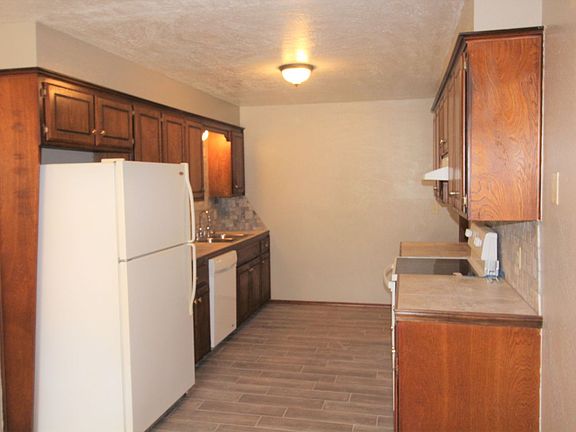 4th image of 223-225 Skylark Ct
