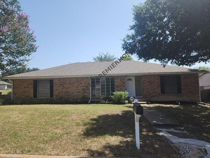 1st image of 3324 Heritage Ln