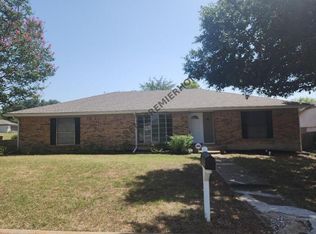 3324 Heritage Ln, Forest Hill, TX 76140