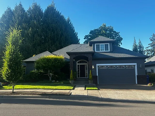 3042 N Irvine St