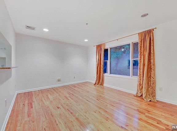 5th image of 8 Legend Hills Dr #8