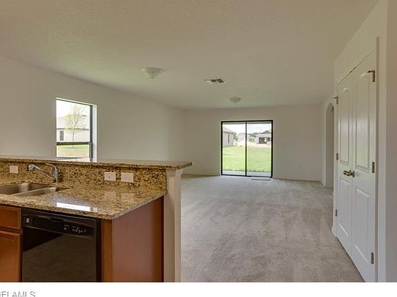 3rd image of 374 Shadow Lakes Dr