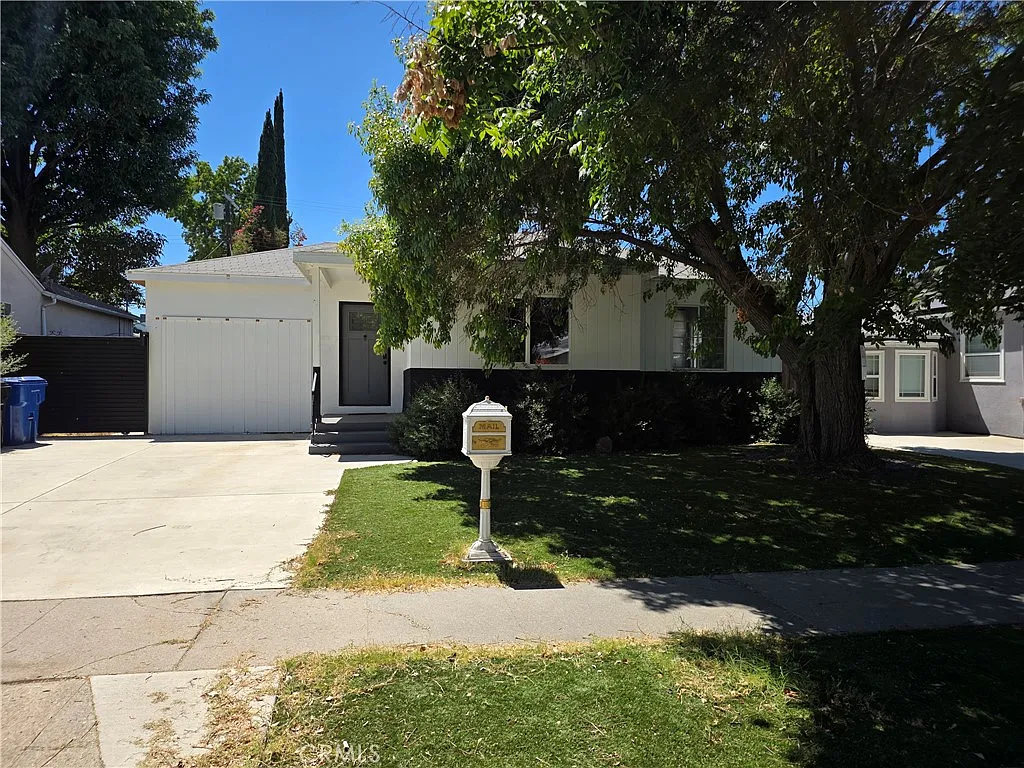 3 bed, 1365 sqft, $4,500 — Photo 2