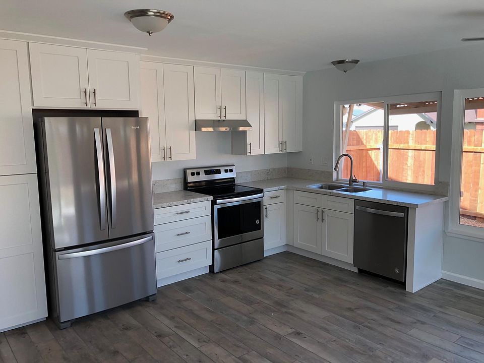 Brand New Kitchen Cabinets, quartz countertop, and Appliance