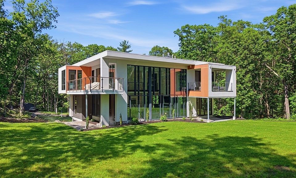 1st image of 20 Dogwood Ln