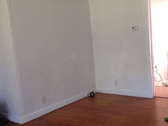 4th image of 1498 N Garfield Ave