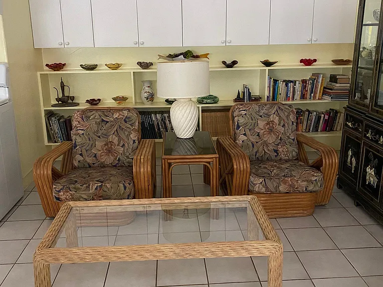 Sitting area in kitchen.
