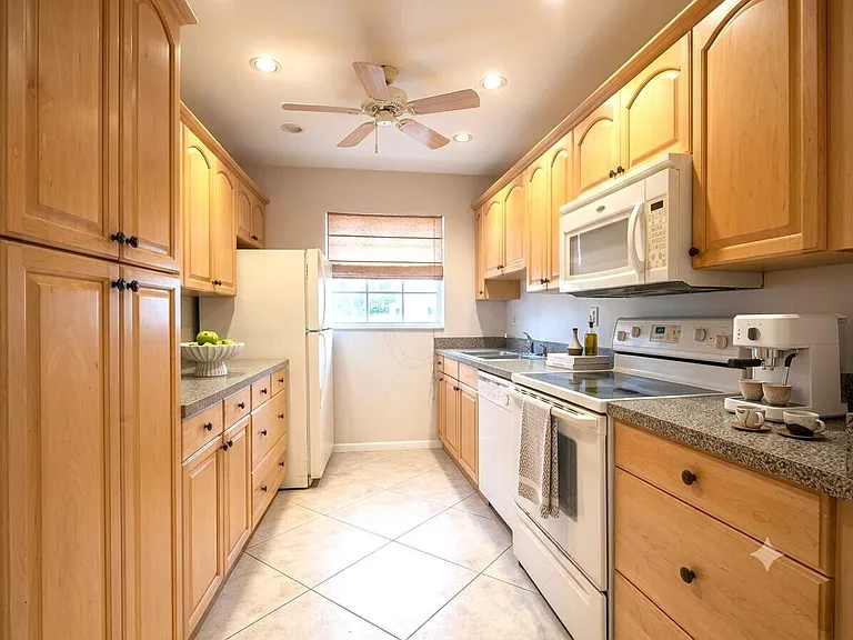 1202 S Drive Cir #A — Photo 8
