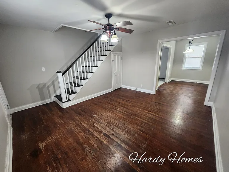 303 E 6th St #B — Photo 3