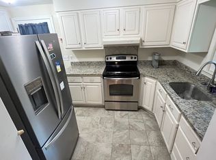 15 Crows Nest Ln, East Hampton, CT 06424