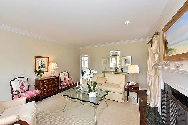 1140 Longmeadow Ln photo 1