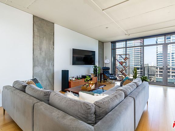 2nd image of 1100 S Hope St APT 1110