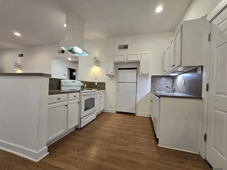924 France St — Photo 7