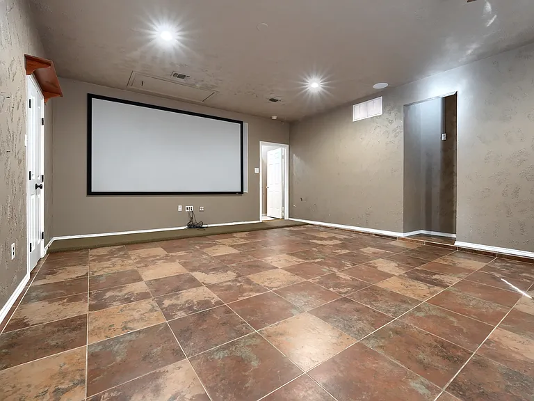 1808 Giddings Ct — Photo 5