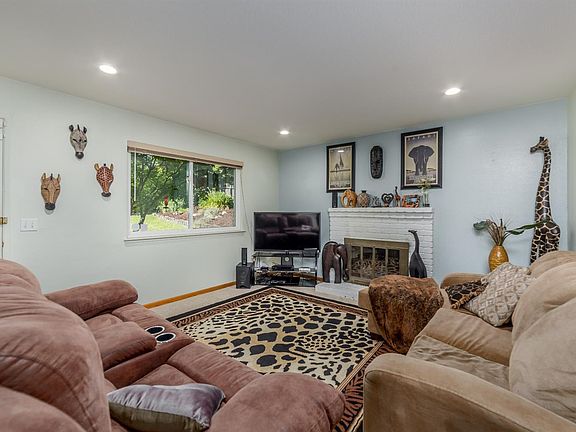 5th image of 8678 Blythe Ave