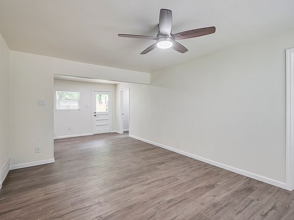 2nd image of 3211 San Vicente Ave