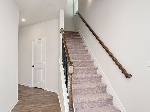5th image of 726 Courtland Dr