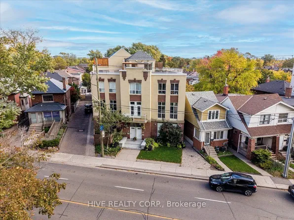 957 Broadview Ave #D, Toronto, ON M4K 2R5