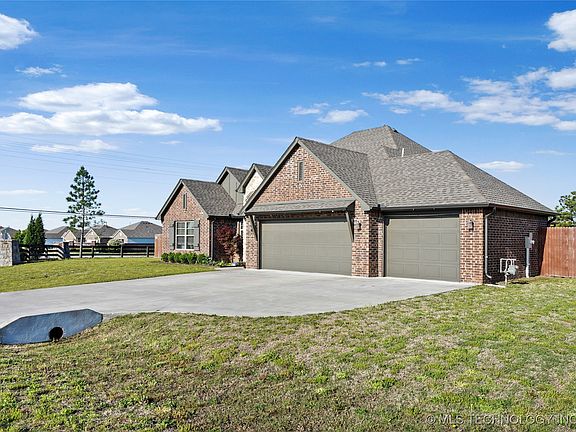 4th image of 2661 S Catalayah Ln