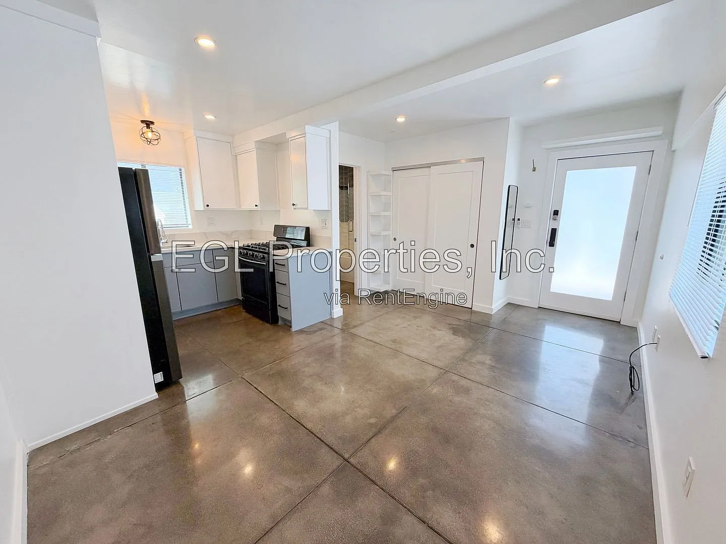 Studio, 1.0 bath, 330 sqft, $2,100 — Photo 3