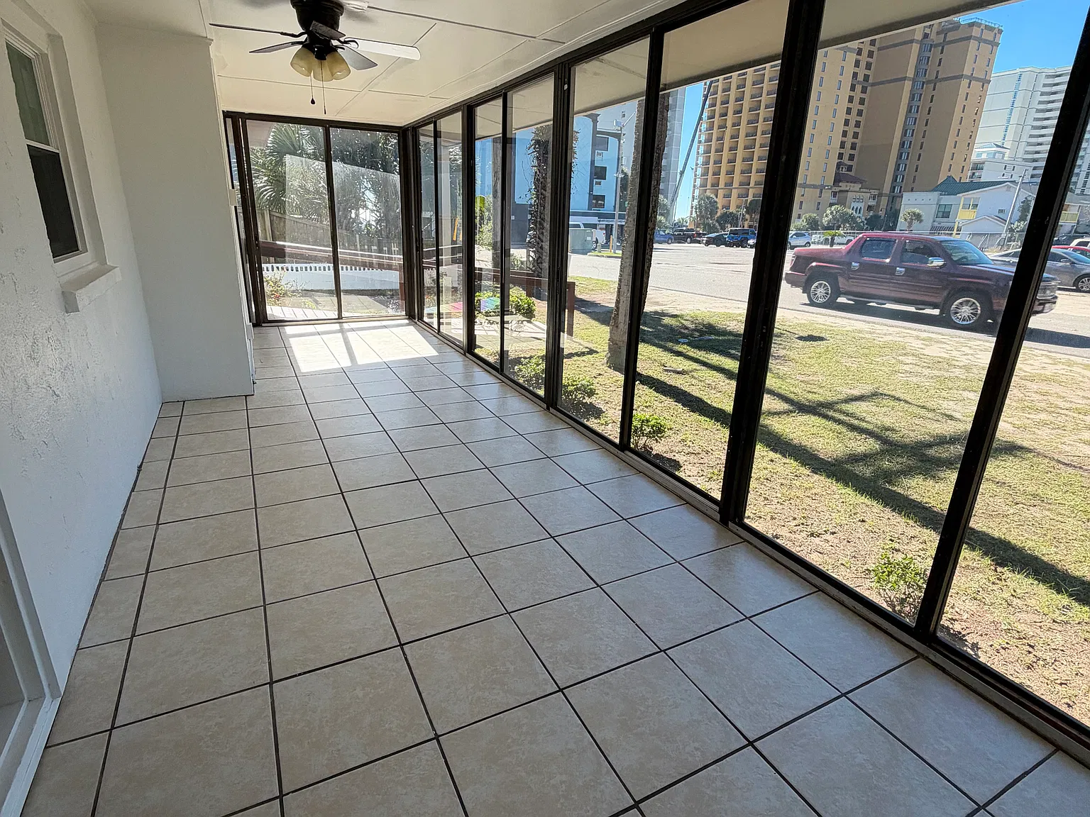 3 bed, 1300 sqft, $2,500 — Photo 4