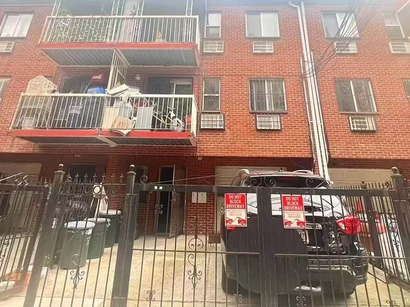 40-70 Case St, Elmhurst, NY 11373