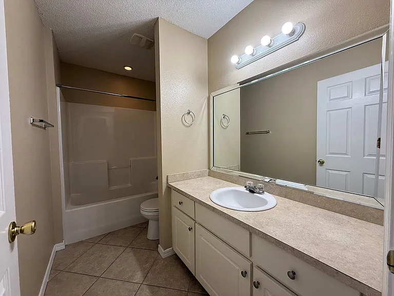 2809 E Johnson Ave #A — Photo 12