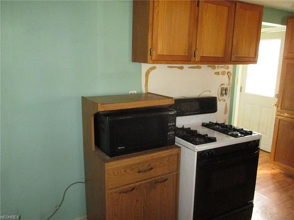 3rd image of 1205 E 354th St