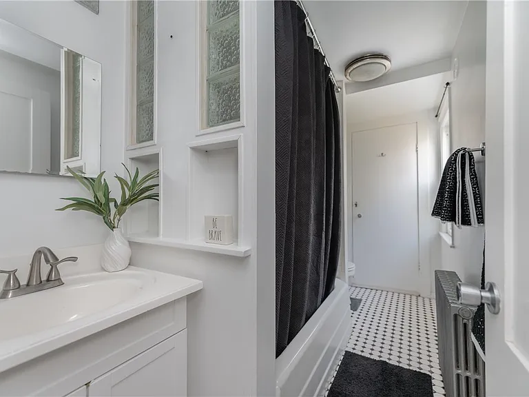 54 Sanford St #A — Photo 23