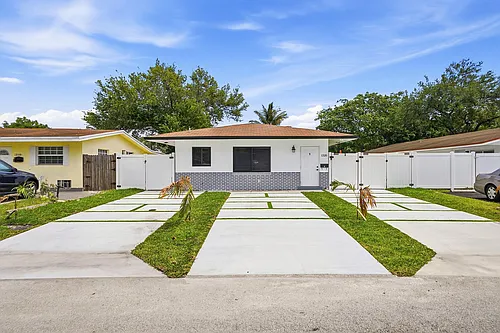 1320 SW 34th Ave #1 Photo 1