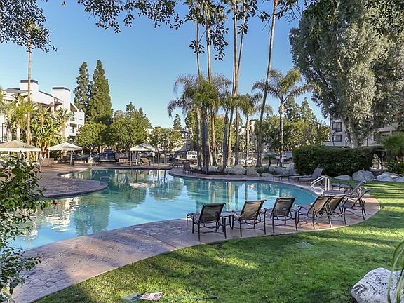 2nd image of 5565 Canoga Ave APT 103
