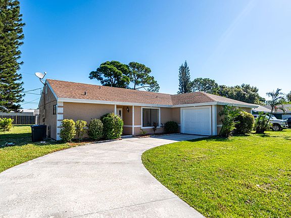 2nd image of 175 SE Floresta Drive