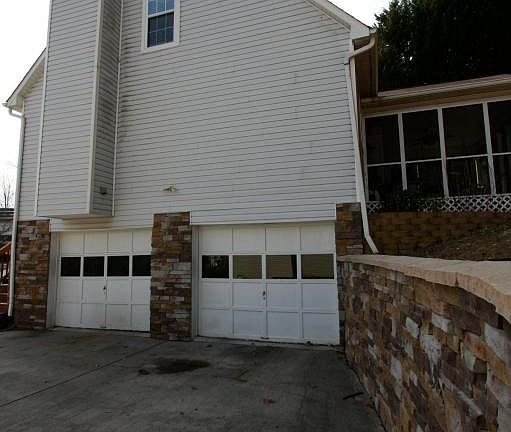 4th image of 2307 Woods End Ln