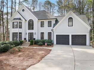 1045 Tullmore Dr, Roswell, GA 30075