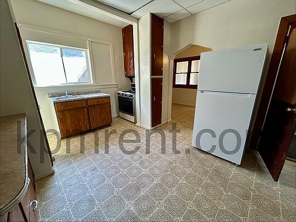 4th image of 401 2nd Ave SW