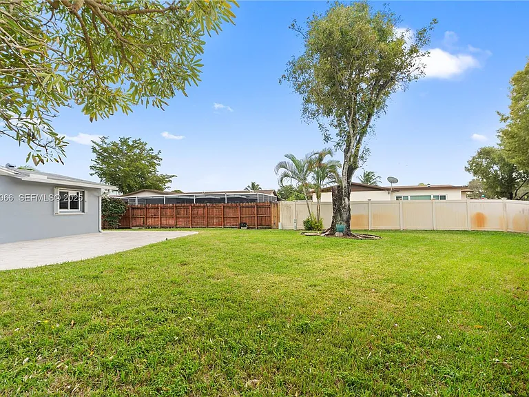 8930 NW 23rd St — Photo 14