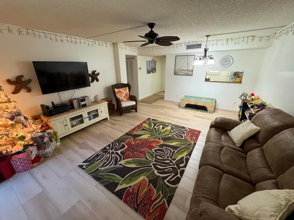 5190 Las Verdes Circle #317, Delray Beach, FL 33484