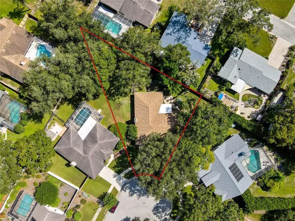 18401 Debonair Pl, Lutz, FL 33549