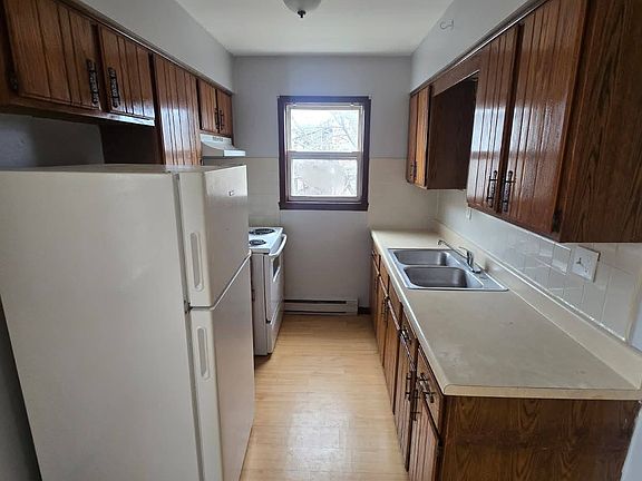2nd image of 320 Littleton Ave #2A