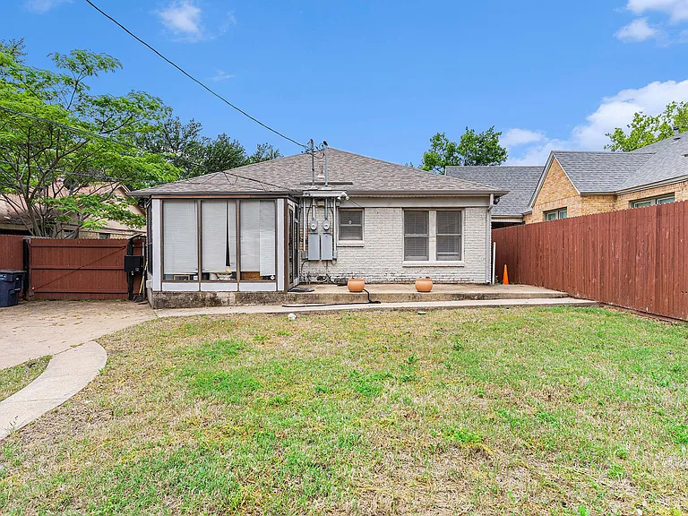 3233 Odessa Ave — Photo 22