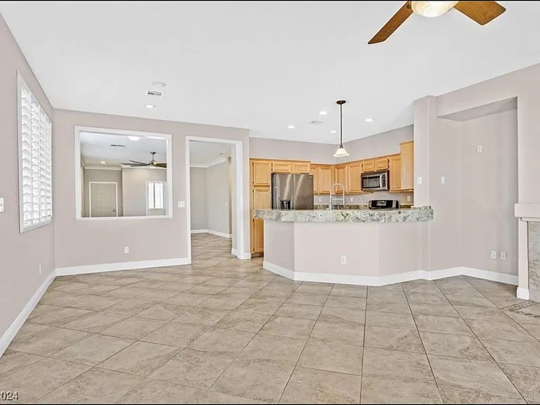 2258 Surrey Meadows Ave — Photo 8