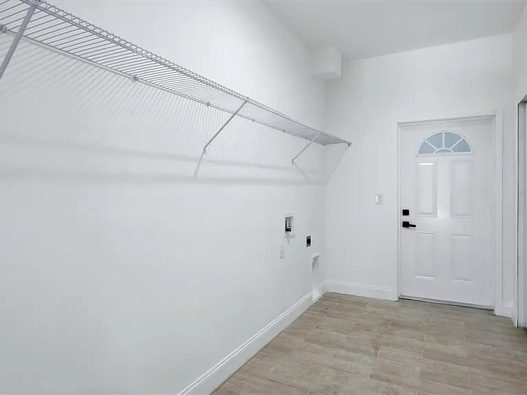 6 Bank Ct — Photo 24