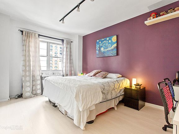 4th image of 30 W 60th St APT 14S